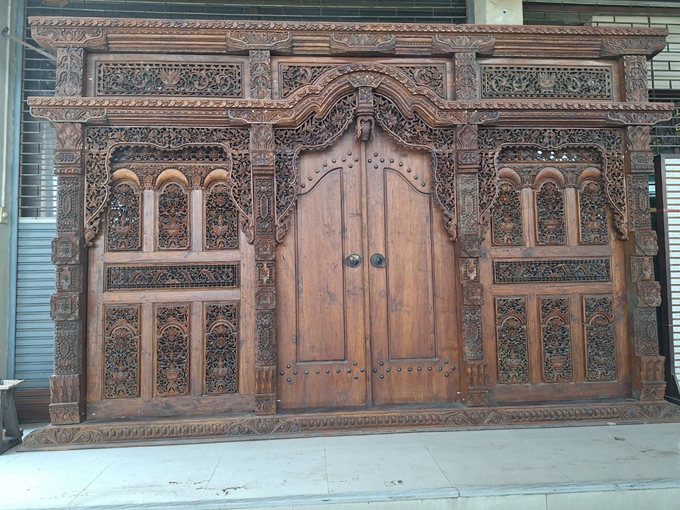 ซุ้มประตูไม้สักโบราณ ร้อยปี ประตูโบราณ ประตูไม้สักโบราณ  สุดคลาสสิค แต่งบ้านแต่งร้านให้มีคุณค่า - Image 4