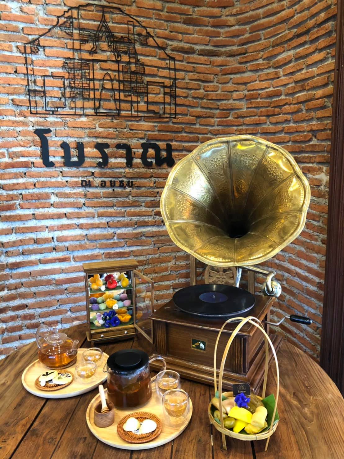 เครื่องเล่นแผ่นเสียงโบราณ เครื่องเล่นแผ่นเสียงวินเทจ คลาสสิค เครื่องเล่นปากแตร  เครื่องใชได้สมบูรณ์ พร้อมฟัง ห้ามพลาด หายากมาก - Image 4