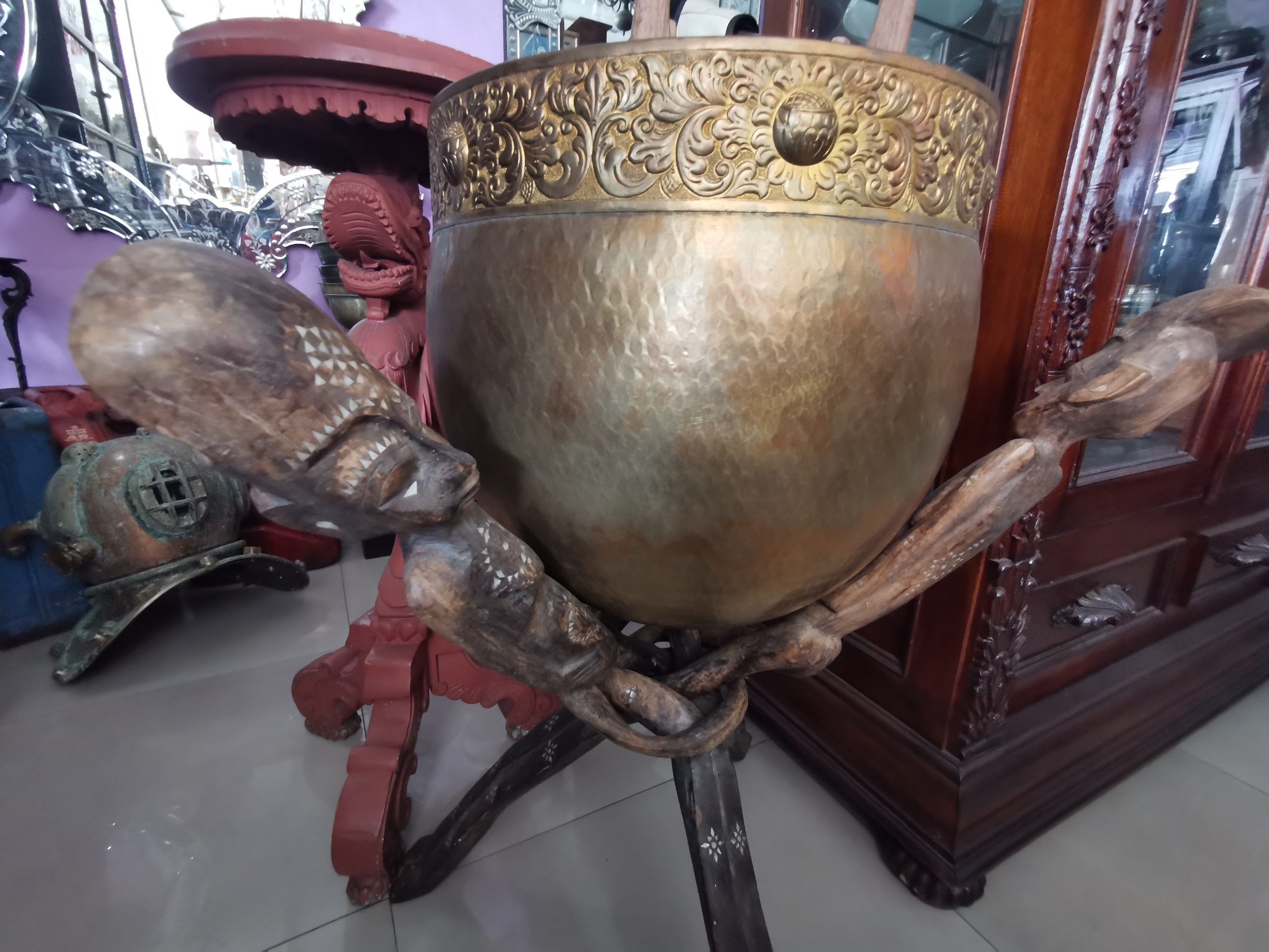 โถทองเหลืองโบราณ งดงาม คลาสสิค หายากมาก ขนาด 50x50cm