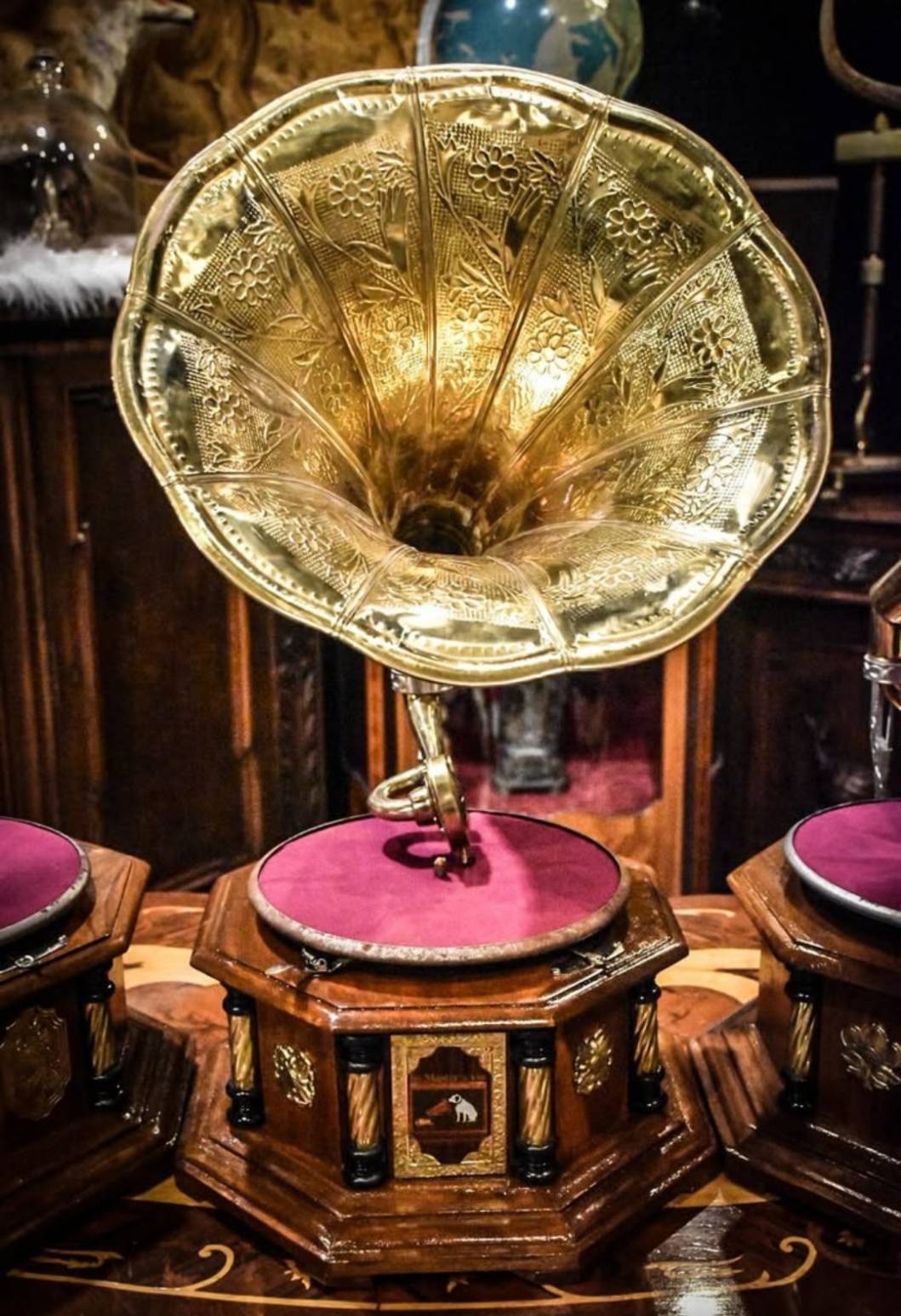 เครื่องเล่นแผ่นเสียงโบราณ เครื่องเล่นแผ่นเสียงวินเทจ คลาสสิค เครื่องเล่นปากแตร  เครื่องใชได้สมบูรณ์ พร้อมฟัง ห้ามพลาด หายากมาก