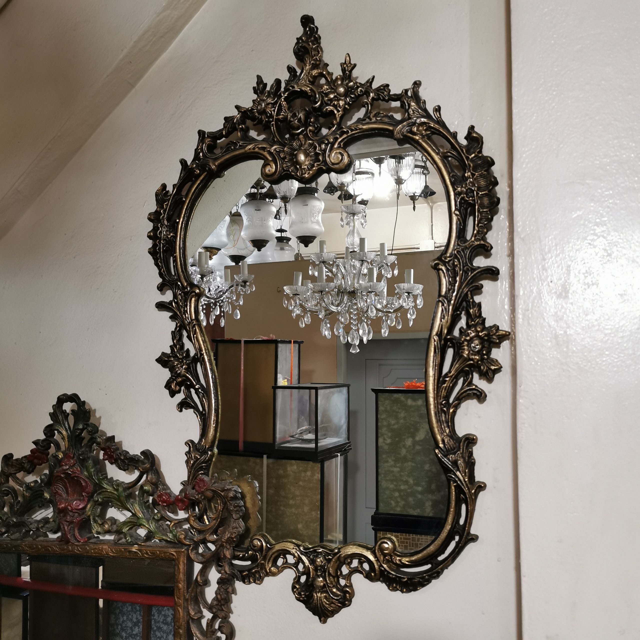 กระจกโบราณ งดงาม คลาสสิค แต่งบ้านแต่งร้าน ให้มีคุณค่า