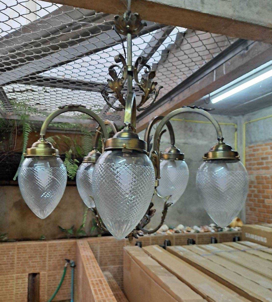 แชนเดอร์เลีย  โคมไฟระย้า แบบโบราณ  สุดคลาสสิค มีรสนิยม ระดับ แอนทีค - Image 2