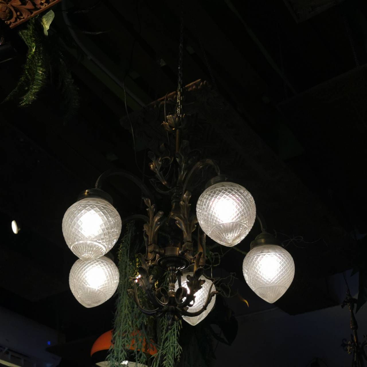 แชนเดอร์เลีย  โคมไฟระย้าแบบโบราณ  สุดคลาสสิค มีรสนิยม ระดับ แอนทีค - Image 5