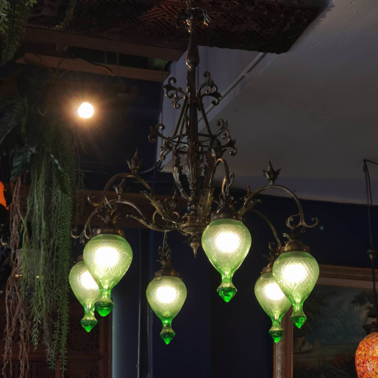 แชนเดอร์เลีย  โคมไฟระย้าแบบโบราณ  สุดคลาสสิค มีรสนิยม ระดับ แอนทีค - Image 2