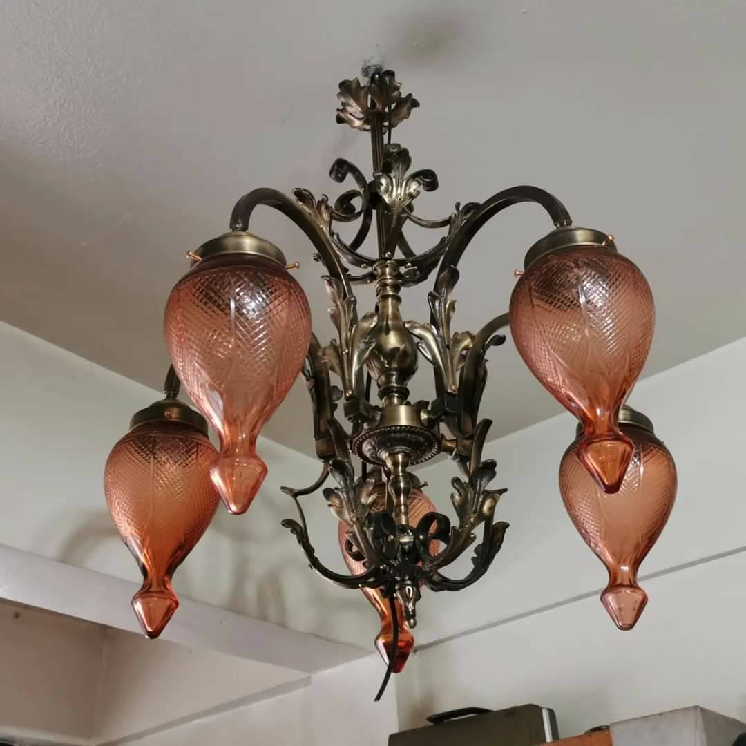 แชนเดอร์เลีย โคมไฟระย้าแบบโบราณ สุดคลาสสิค มีรสนิยม ระดับ แอนทีค