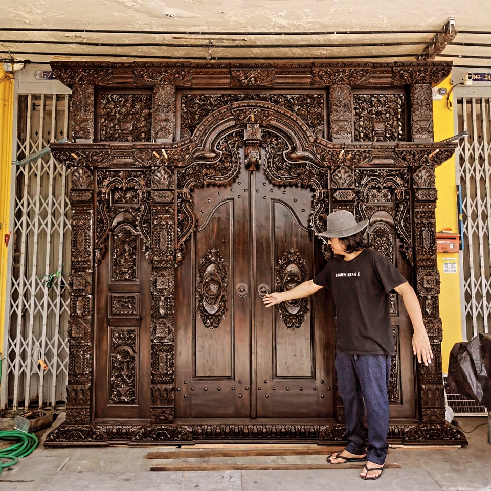 ซุ้มประตูไม้สักโบราณ ร้อยปี ประตูโบราณ ประตูไม้สักโบราณ สุดคลาสสิค แต่งบ้านแต่งร้านให้มีคุณค่า - Image 2