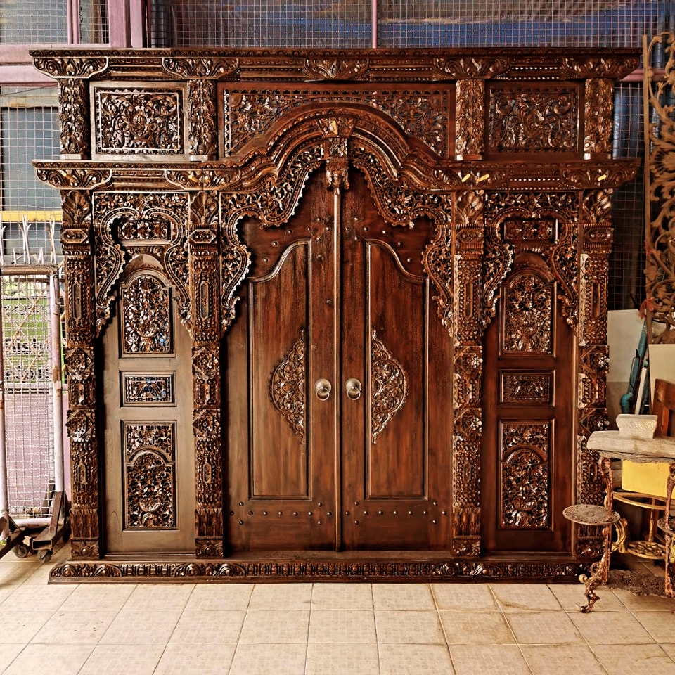 ซุ้มประตูไม้สักโบราณ ร้อยปี ประตูโบราณ ประตูไม้สักโบราณ สุดคลาสสิค แต่งบ้านแต่งร้านให้มีคุณค่า